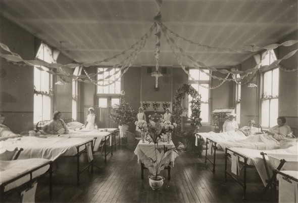 Photo:Christmas on the ward, 1932
