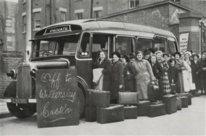 Photo:We're off to Willersley Castle... expectant mothers prepare to leave Hackney in 1940