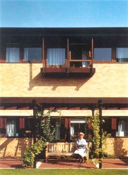 Photo:The Homerton Hospital Phase 1, 1986. Victorian columns used to support the new pergolas.