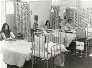 Photo:Mothers on the ward, c1970.