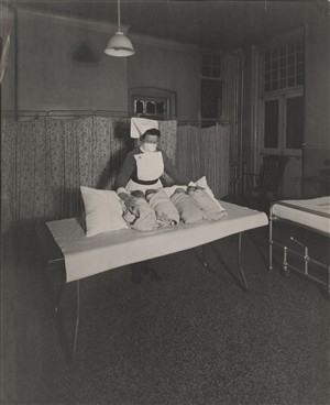 Photo:Maternity ward in Pavilion 'C', Jan 1946 (Catague reference: SC01603-F2967)